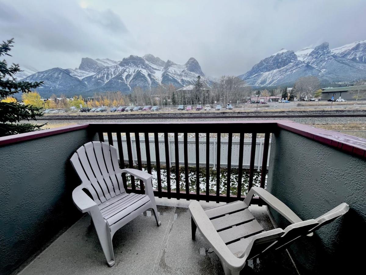 Canadian Rockies Chalets Canmore Exteriör bild