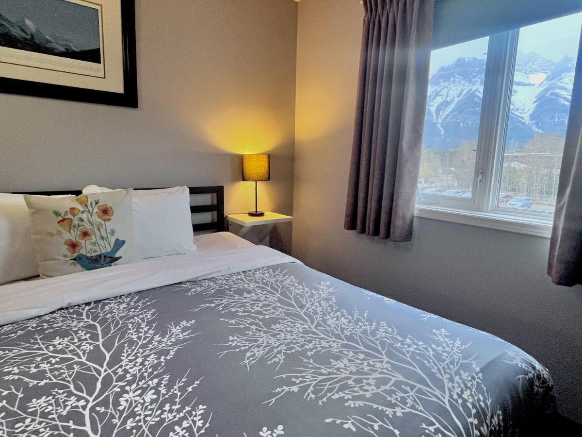 Canadian Rockies Chalets Canmore Exteriör bild