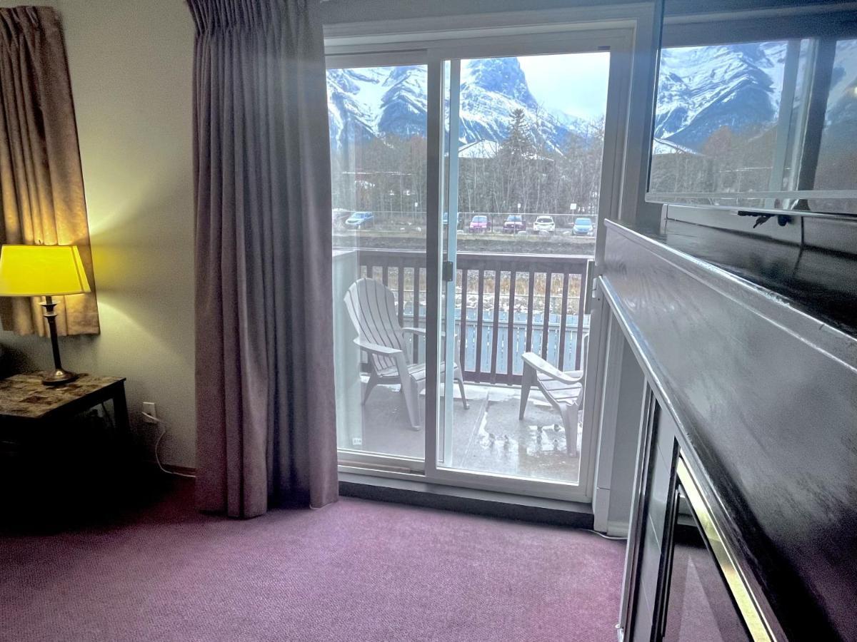 Canadian Rockies Chalets Canmore Exteriör bild